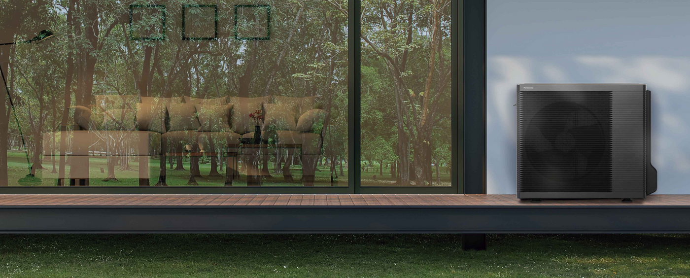 Luftvattenvarmepump panasonic installerad på altan